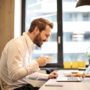 freelancer aan het werk