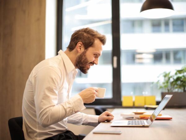 freelancer aan het werk