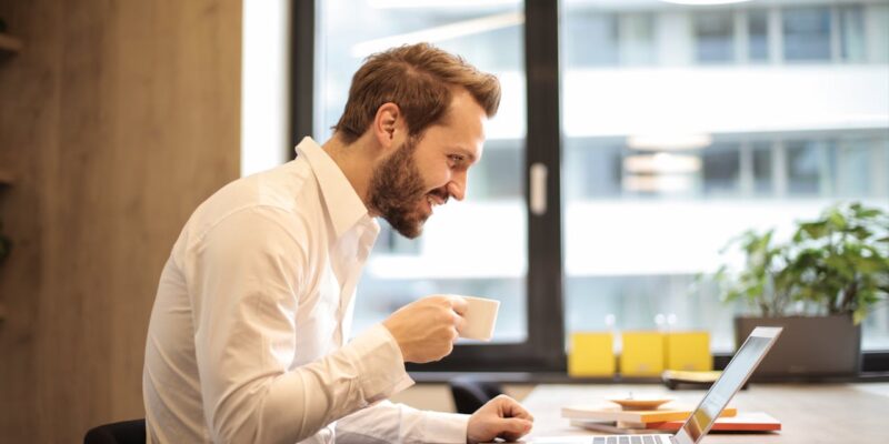 freelancer aan het werk